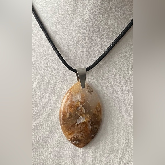 Agate Pendant Necklace - Picture 3 of 4